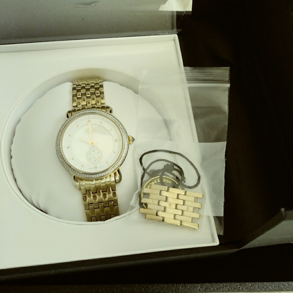 Nearly New GV2 Goldtone Watch